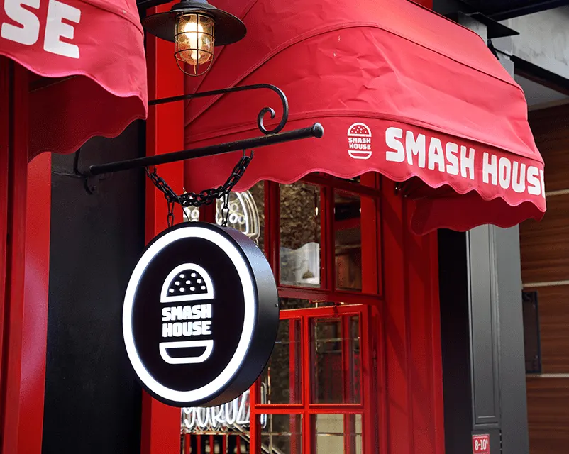 قصة Smash House