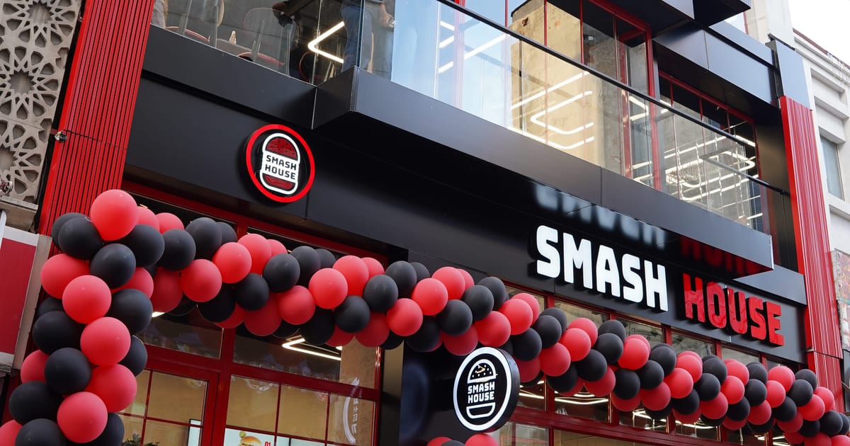 Smash House Sirkeci şubesinin tabelası ve girişi