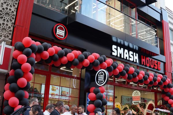 Sirkeci şubesinin bulunduğu cadde